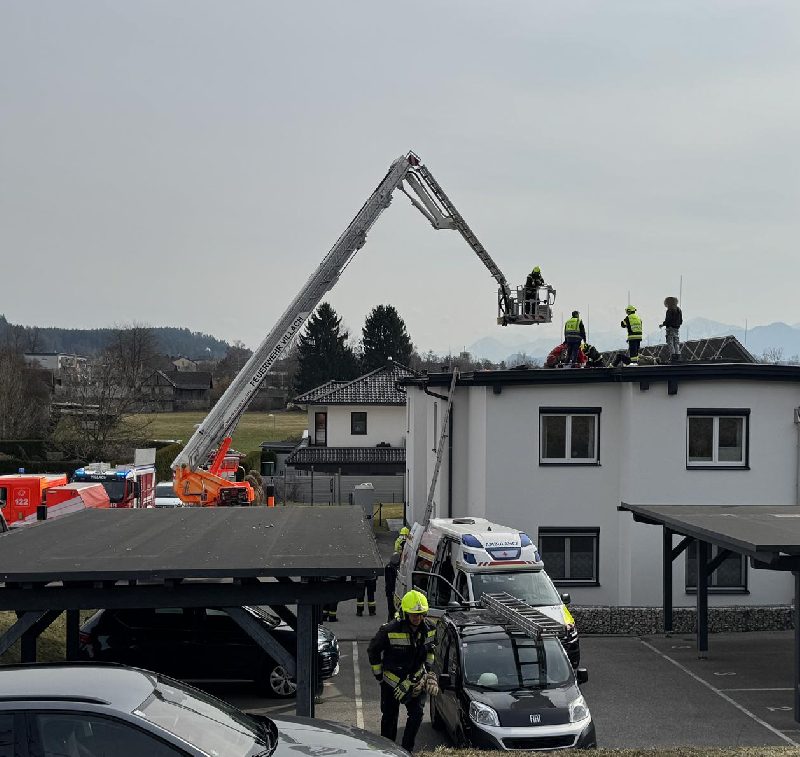 Personenrettung von Hausdach (Bild 2)